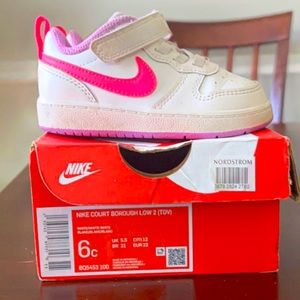 Nike Court Borough Sneakers